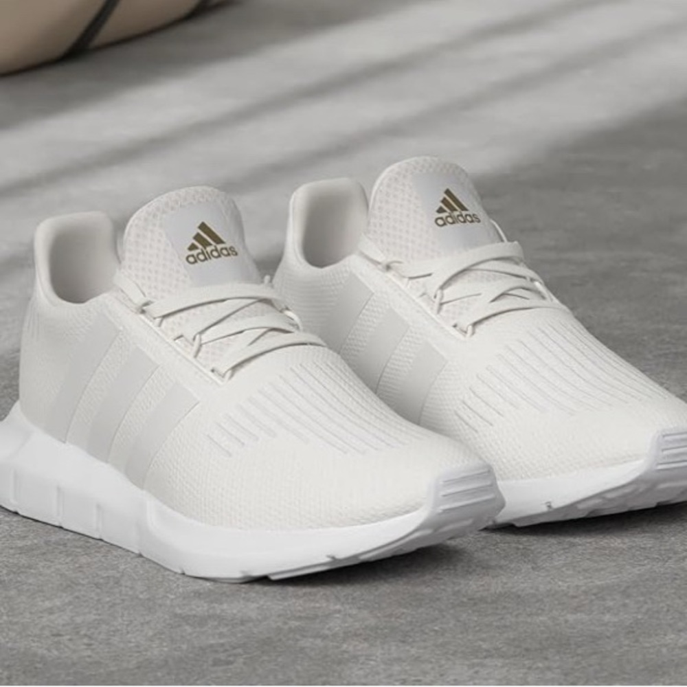 Adidas Swiftrun Gamecourt 2 Women’s Sneakers size 7.5